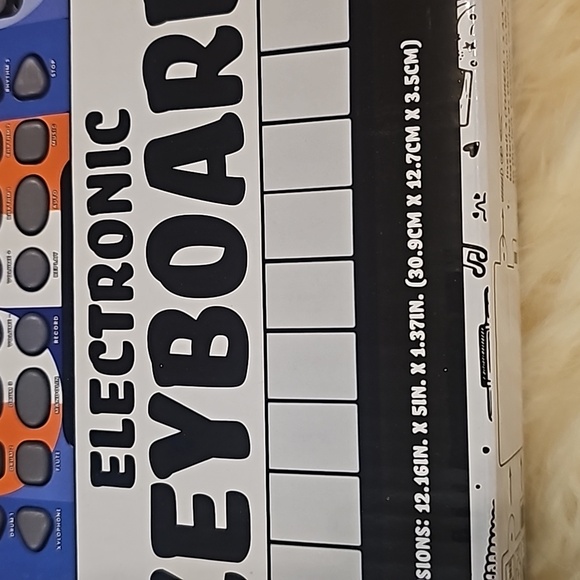 ELECTRONIC KEYBOARD - Picture 5 of 9